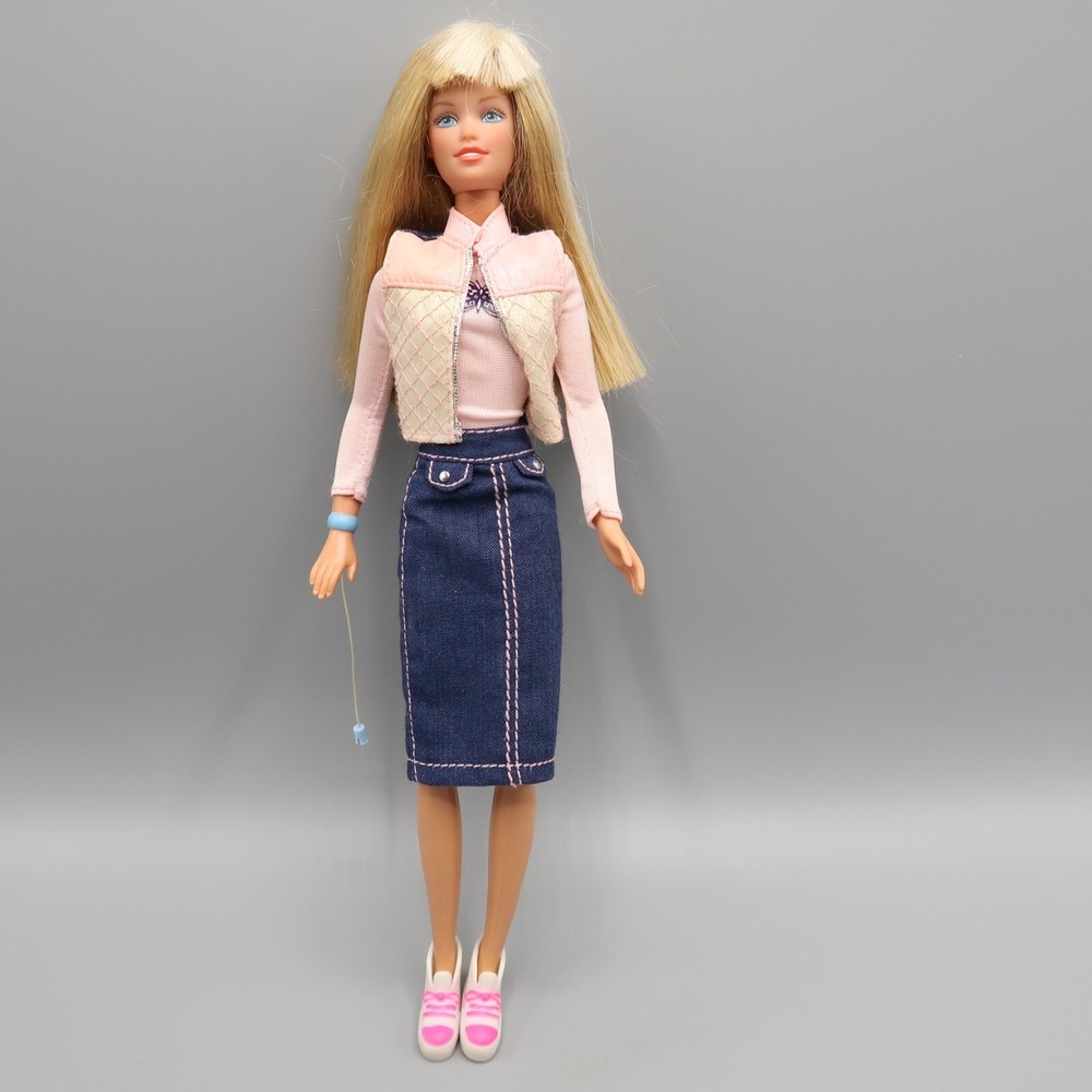Vintage 90s Blonde‎ Barbie sting magnet Fashion Doll